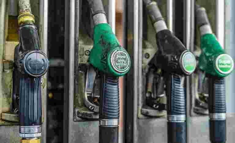 汽油，柴油价格连续十七日崛起;查看此处的最新费率