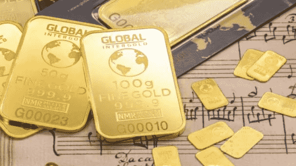 黄金交易走高；金价上涨。购买目标价为64,500卢比的5月白银期货