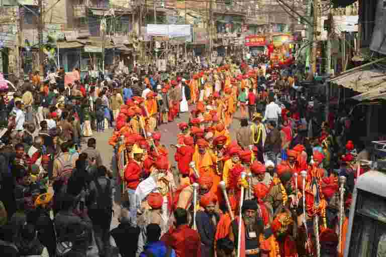 Kumbh Mela：政府提升了巨大的印度教节日盯着选举