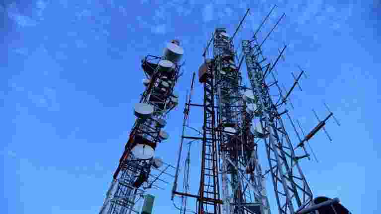 报告称，政府可能会降低电信公司的许可费
