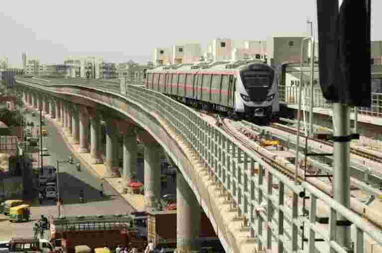 中心Okays RS 12,020 Crore Surat Metro项目