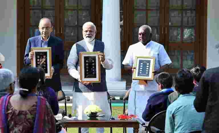 Narendra Modi揭开了视力障碍的友好硬币。在这里了解详细信息