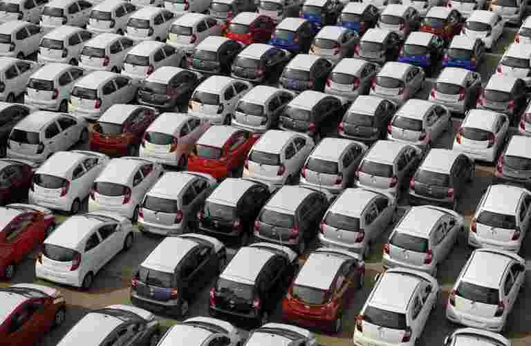 11月汽车销售可能会失望，因为买家继续留下来，说经纪人