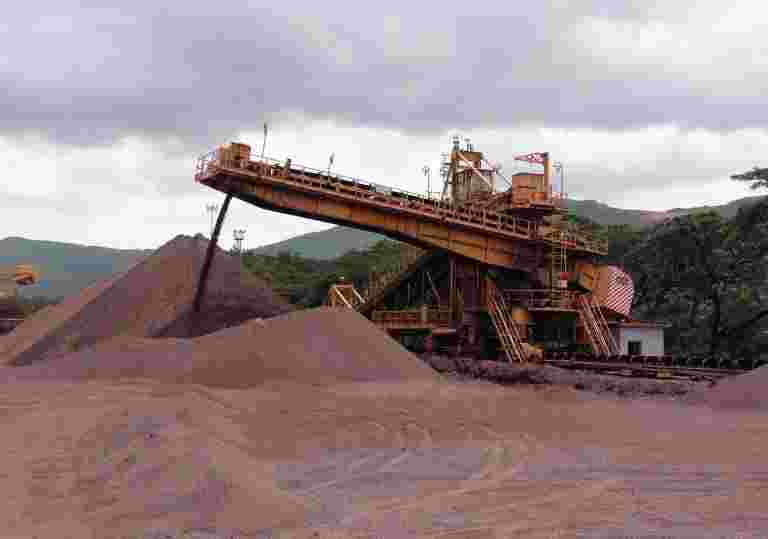 泰米尔纳德邦矿工VV矿物目标在印度禁止后的非洲资产