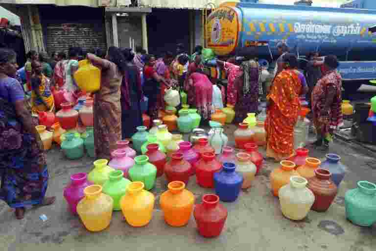 DMK阶段抗议泰米尔纳德邦的缺水短缺，责备AIADMK政府的&ldquo;无所作为&rdquo;
