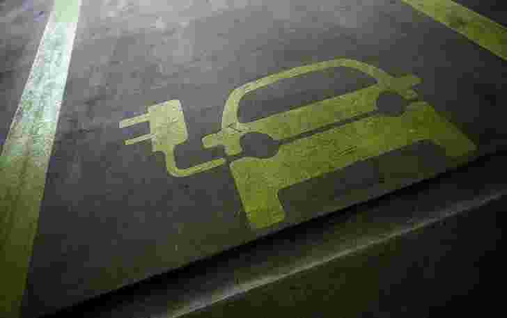 报告说，电动汽车上的GST可能会降至5％