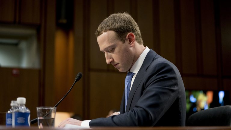 Facebook首席执行官Mark Zuckerberg今日面对领导投票