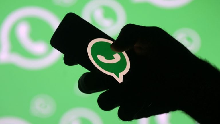 策略更新后的用户Ditch WhatsApp;信号，电报在下载时看到尖峰