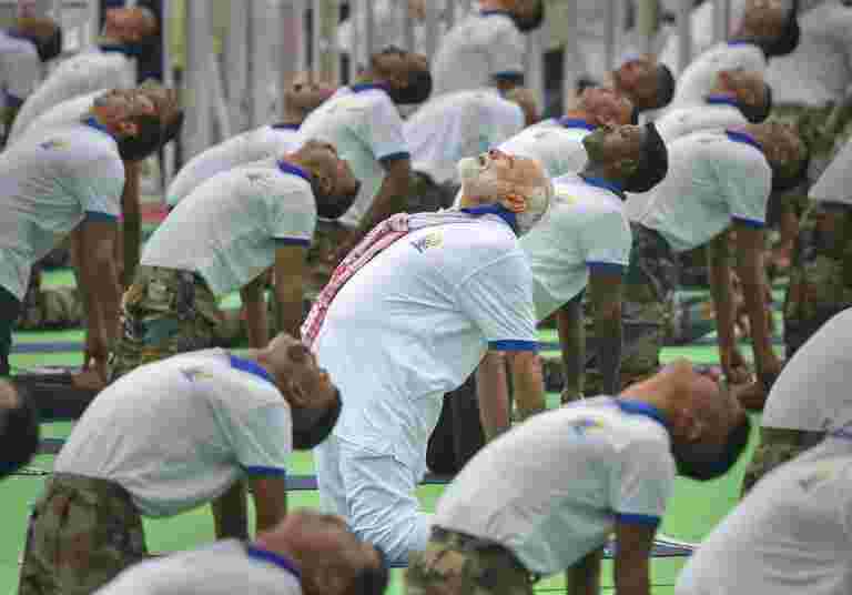 瑜伽尚未充分达到贫困，部落的人，说PM Narendra Modi
