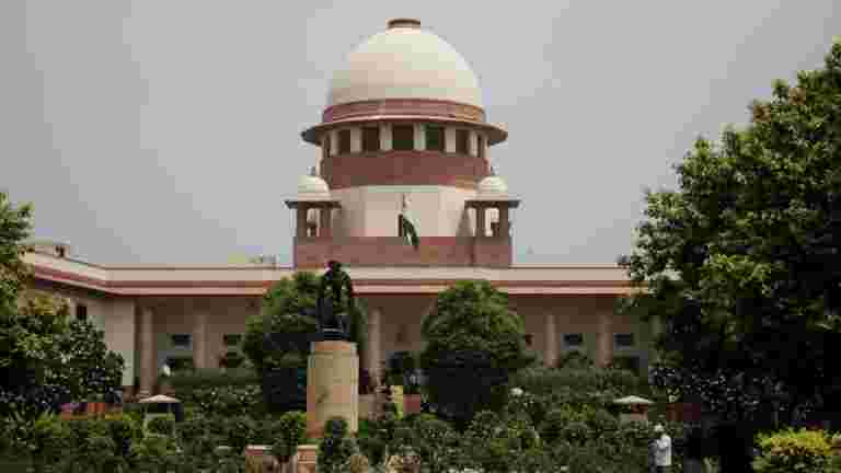 最高法院秉承Aadhaar，但限制了其用途并呼吁变更