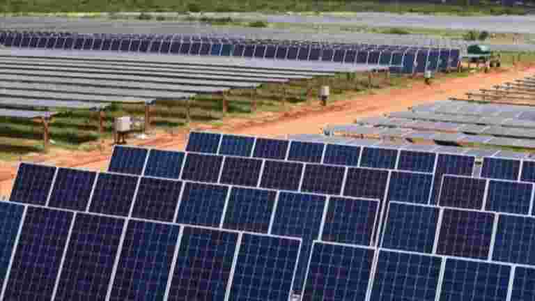 塔塔电力太阳能赢得卢比的1,200亿卢比，以设置320 MW项目