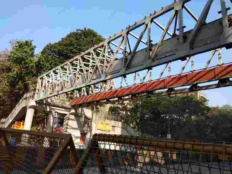孟买桥倒塌：这是欧林石路踩踏的回顾