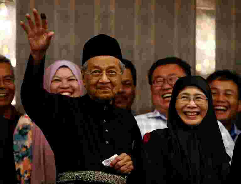 尽管印度棕榈油抵制，马来西亚的Mahathir仍由Kashmir评论代表