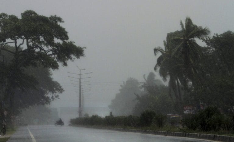 遇见了Cyclone&apos;fani&apos;不再对西孟加拉邦的威胁，在进入孟加拉国之前削弱