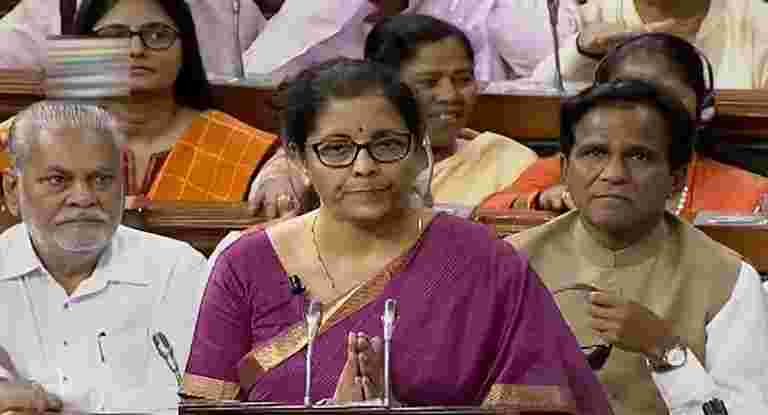 FM Nirmala Sitharaman表示，在不妥协的情况下致力于财政合并