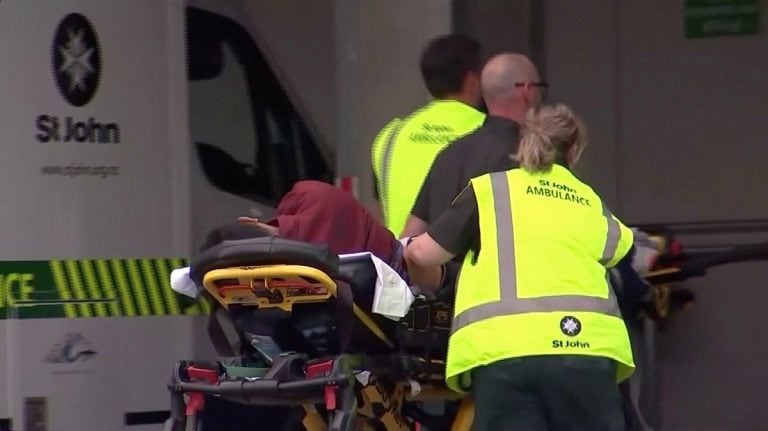 新西兰清真寺枪击事件杀死至少49，严重伤口20