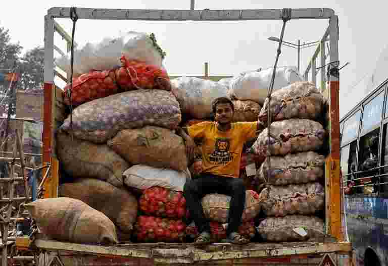洋葱价格在孟加拉国飙升洪水，较低的印度供应