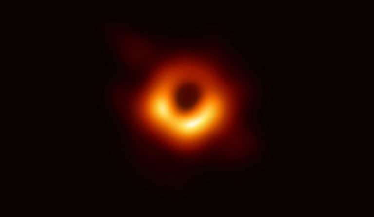 黑洞照片是由天文学家首次捕获的