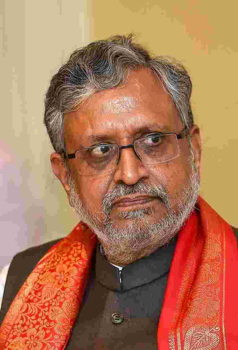 Bihar副CM Sushil Modi Allays GST徒步恐惧，表示没有速率变化，直到收入稳定