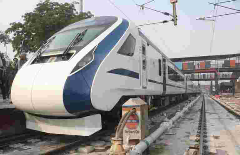 Vande Bharat Express首次开始首次商业运行
