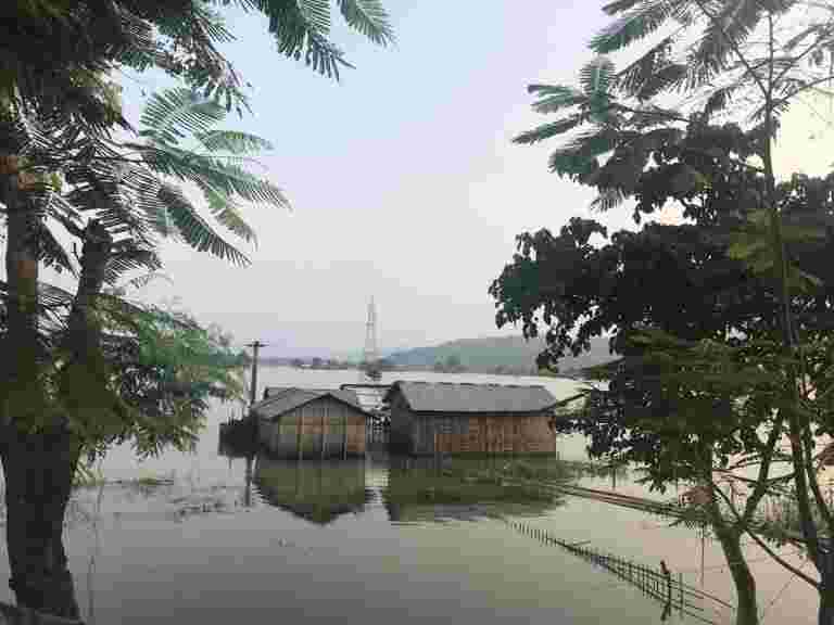 Assam的洪水受害者为NRC出版物做好准备，守卫在淹没的家庭中进行文件和牛