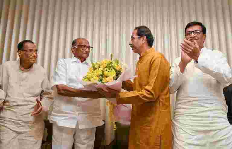 马哈拉施特拉：新的UDDHAV Thackeray Govt发出高收入赤字