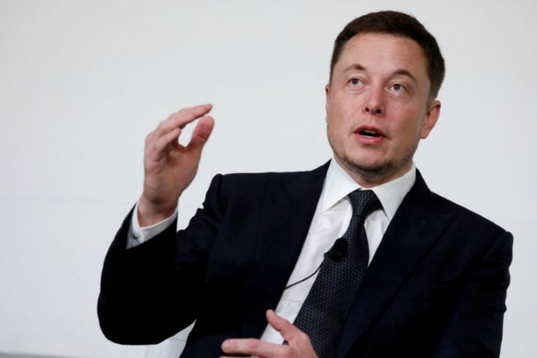 特斯拉的Elon Musk暗示的电池容量跃升在工业活动之前