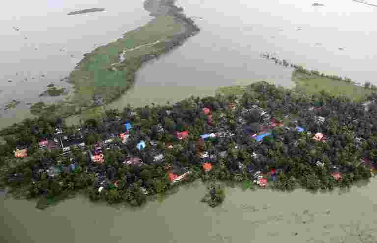 喀拉拉邦洪水：随着雨削减的焦点转变为救援