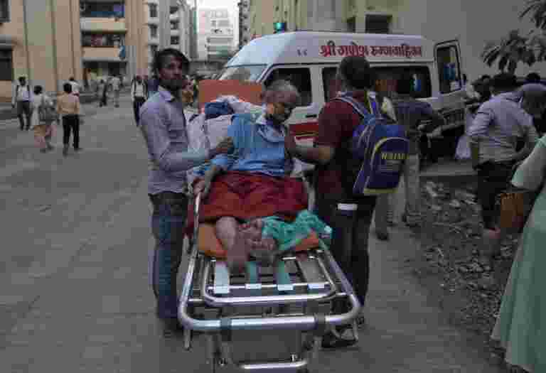 火灾在孟买医院突破，救助行动正在进行中
