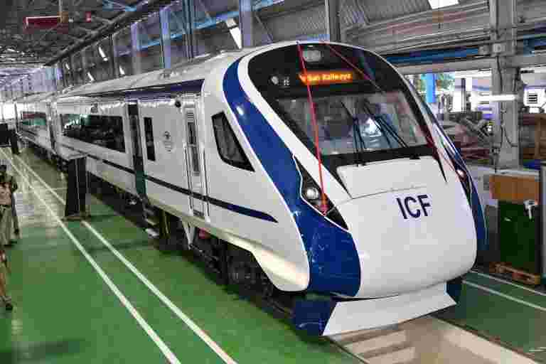 火车18可能会在12月25日在新德里 - 瓦拉纳西之间推出，票价增加