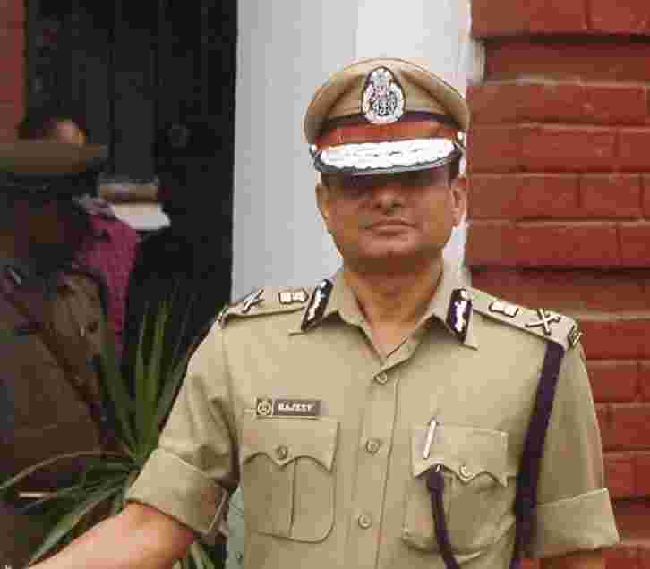 CBI对Ex-Kolkata警察首席Rajeev Kumar的关注通知