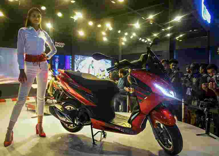 Piaggio India推出更新的Vespa，Aprilia Storm Models