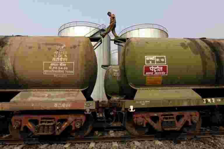 印度州炼油厂附近的第一届年度交易购买俄罗斯石油