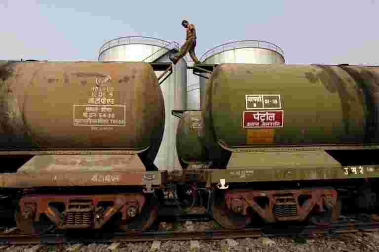 印度的石油从伊朗进口到4月份下降57％