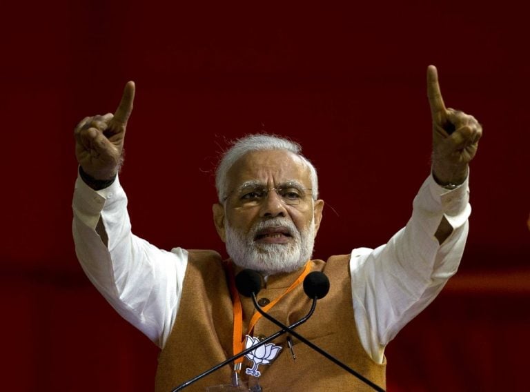 PM Modi推出印度的第一个在瓦拉纳西的柴油机电机