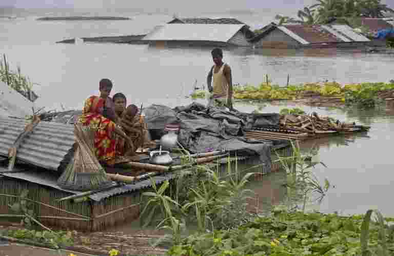 Bihar严峻的Assam中的洪水状况;死亡人数到达209