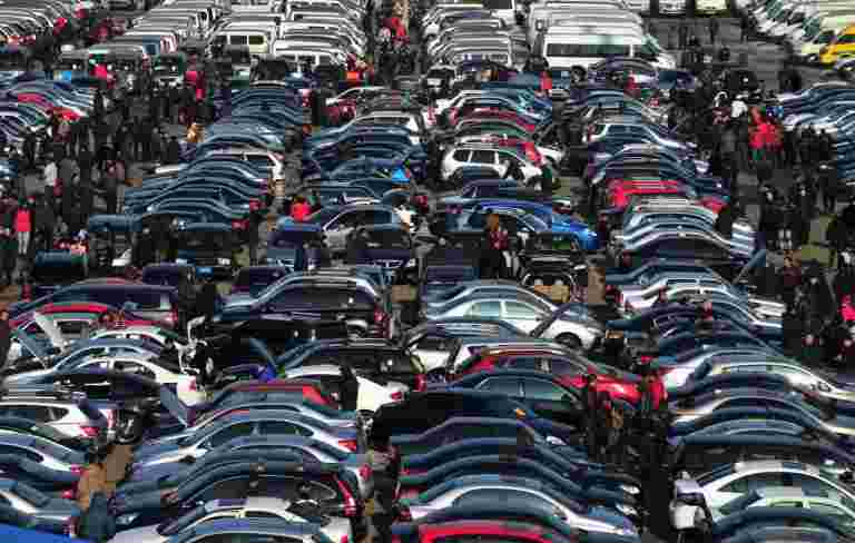 Maruti Suzuki，Bajaj Auto，Mahindra排除了尽管公司税削减的汽车价格减免