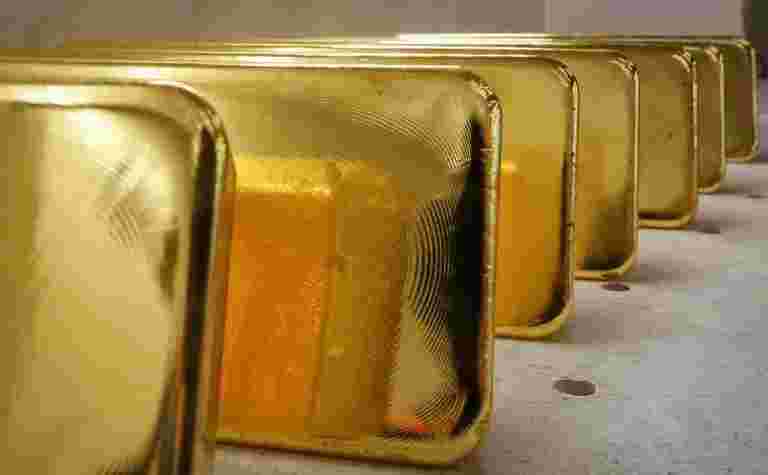 黄金爆炸过去$ 1,400作为美国喂养率切割信号伤口美元，产量