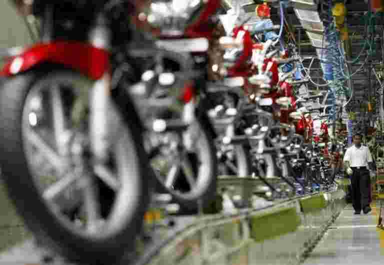 Bajaj汽车的Rakesh Sharma说，我们在国内摩托车业务中举办了一个突出的零售月份