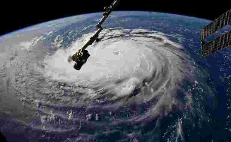 被命令作为Carolinas的飓风佛罗伦萨头的大规模疏散