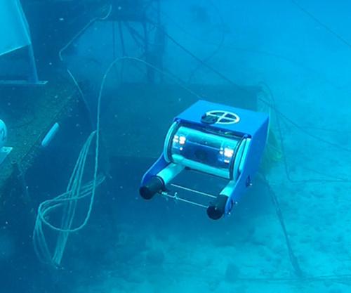 用水下机器人探索深海