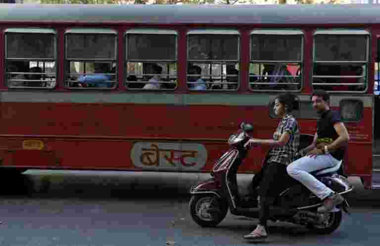 随着孟买的最佳巴士罢工，难以结束通勤困境