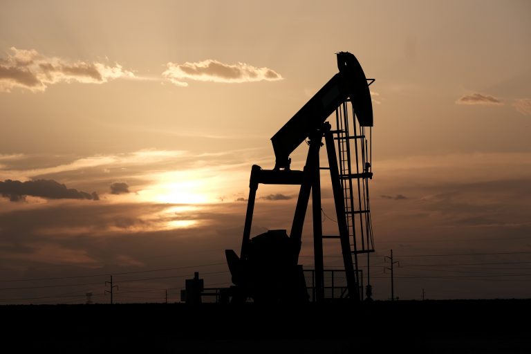 在伊朗油轮袭击报告后，石油升高了2％