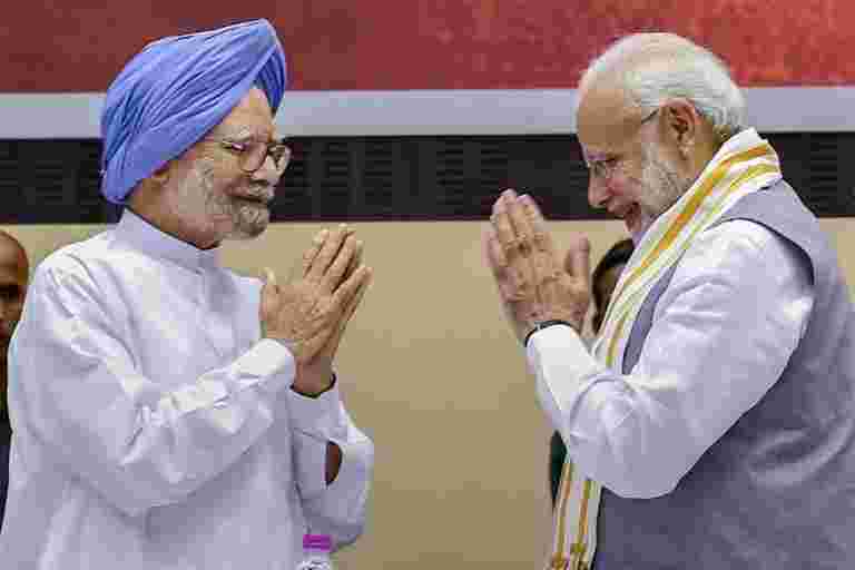 PM Modi，Rajnath Singh，国会领导人在生日迎接Manmohan Singh