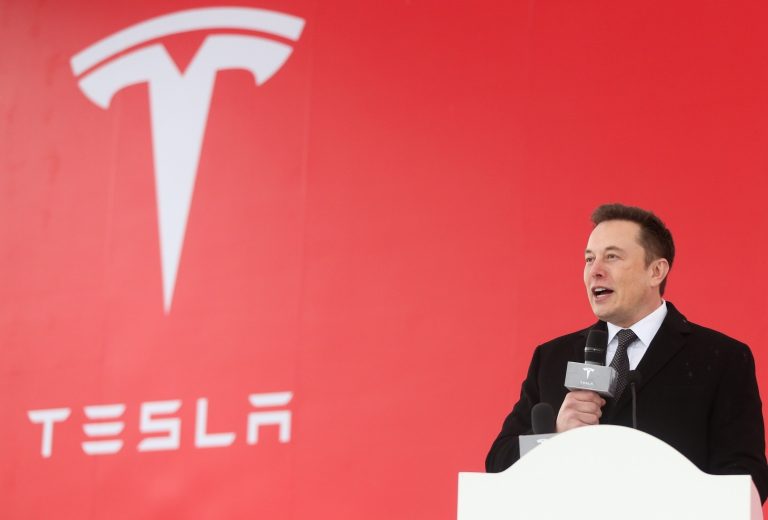 Elon Musk说，曾经向Apple达成了收购Tesla