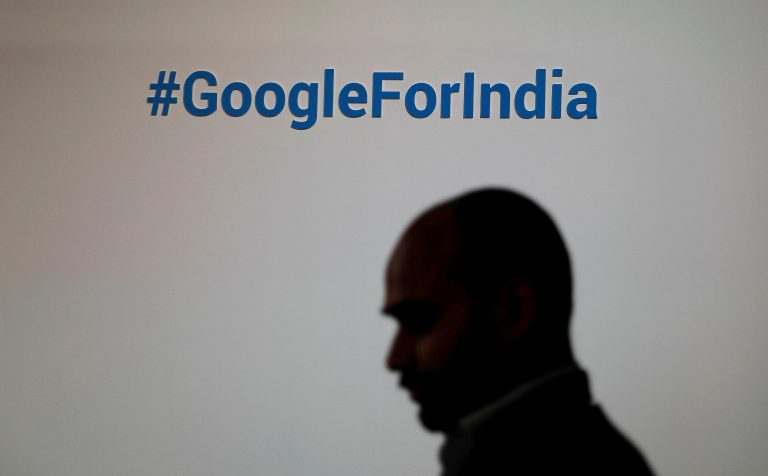 在印度，谷歌比赛拍摄了Facebook的崛起