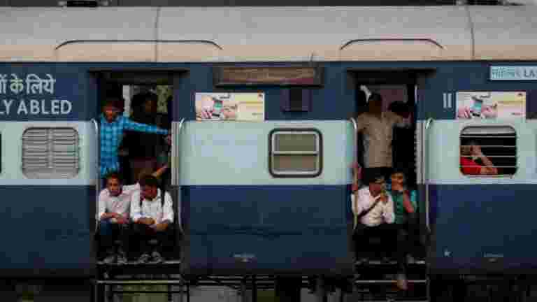 印度铁路的乘客计数升起，但盈利仍然担心
