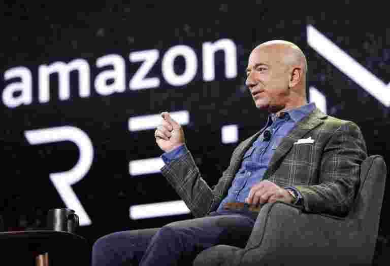 Jeff Bezos将顶部点恢复为世界上最富有的人