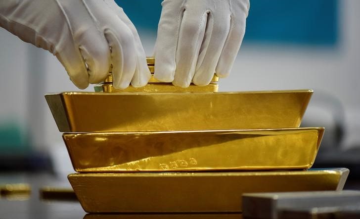 随着贸易紧张竞争煨，黄金持近六年的峰值