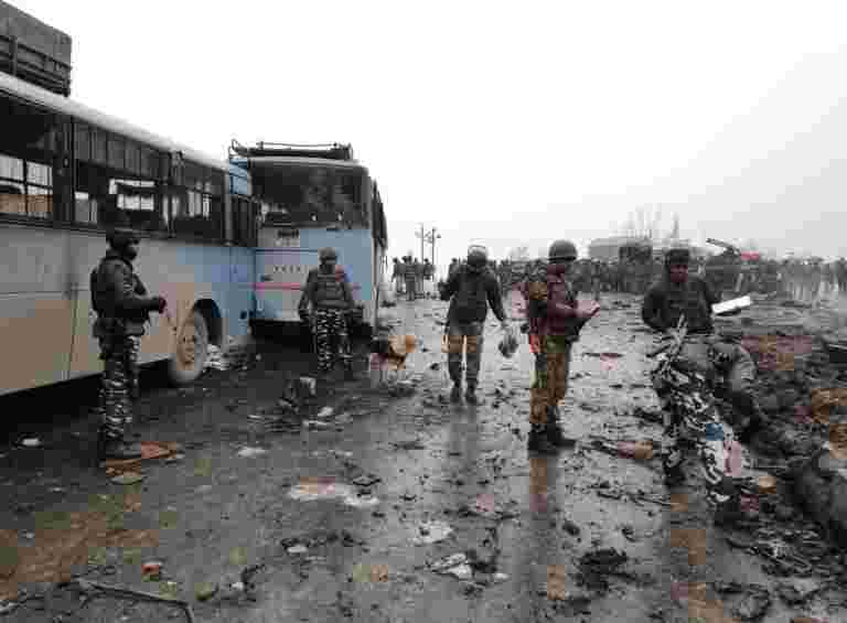 距离Pulwama的CRPF车队爆炸10公里：当地人